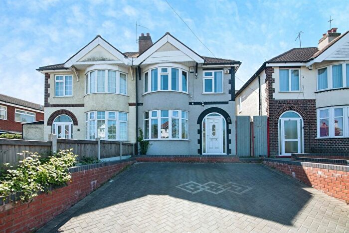 3 Bedroom Semi-Detached House For Sale In Pensnett Road, Dudley, DY1