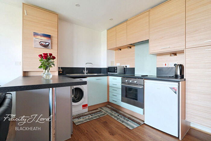 2 Bedroom Apartment To Rent In Gunyard Mews, London, SE18