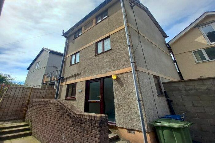 2 Bedroom Property To Rent In Mount Street, Bangor, LL57