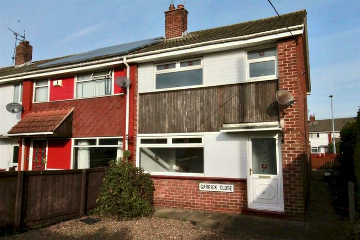 3 Bedroom End Of Terrace House To Rent In Garrick Close, Hull, HU8