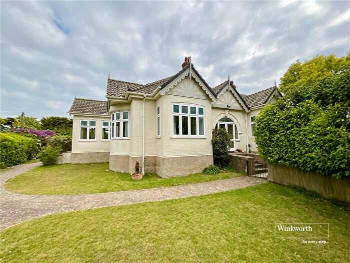 3 Bedroom Bungalow To Rent In Bure Lane, Christchurch, Dorset, BH23
