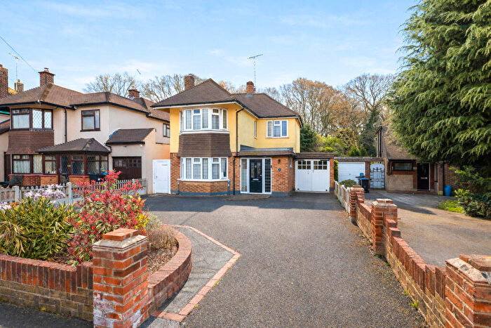 3 Bedroom Detached House For Sale In Cosgrove Avenue, Leigh-on-sea, SS9