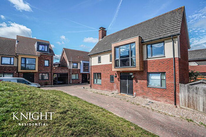 3 Bedroom Detached House For Sale In Flame Way, Colchester, CO4
