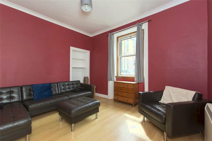 3 Bedroom Apartment To Rent In Causewayside, Newington, Edinburgh, EH9