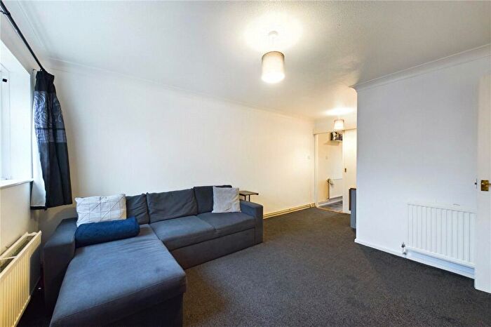1 Bedroom Maisonette To Rent In Warley Rise, Tilehurst, Reading, Berkshire, RG31