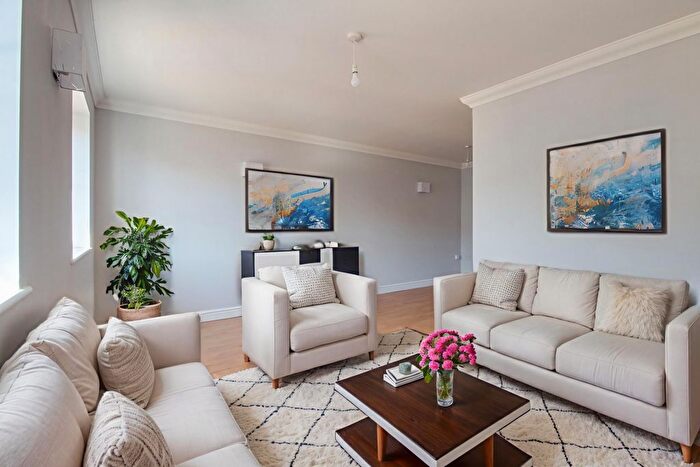 1 Bedroom Flat For Sale In Tysons Court, New Road, Linslade, LU7