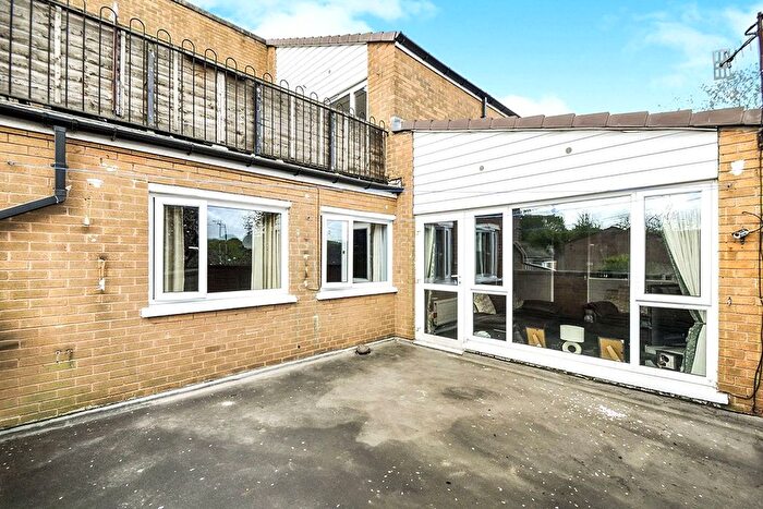 2 Bedroom Flat For Sale In Stanwell Close, Sheffield, South Yorkshire, S9