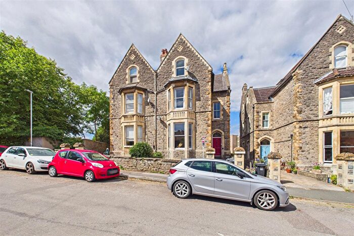 1 Bedroom Flat For Sale In Victoria Road, Clevedon, BS21