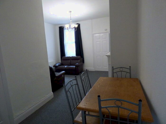 3 Bedroom Flat To Rent In King Edward Place, Gateshead, NE8