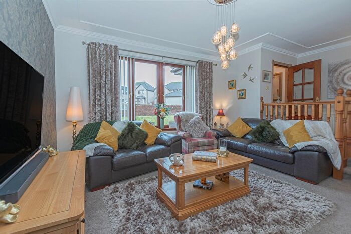 2 Bedroom Detached Bungalow For Sale In Curling Knowe, Crossgates, Cowdenbeath, KY4