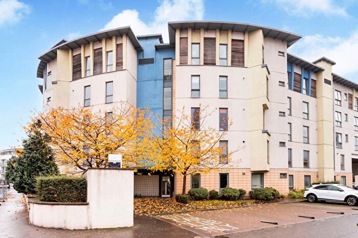 3 Bedroom Flat For Sale In Dock Street, Edinburgh, EH6