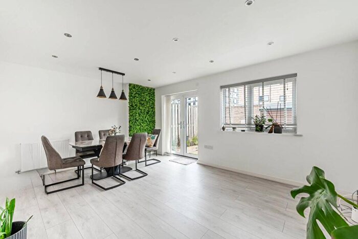 4 Bedroom End Of Terrace House To Rent In Sutton Road, , Headstone, Harrow, HA2