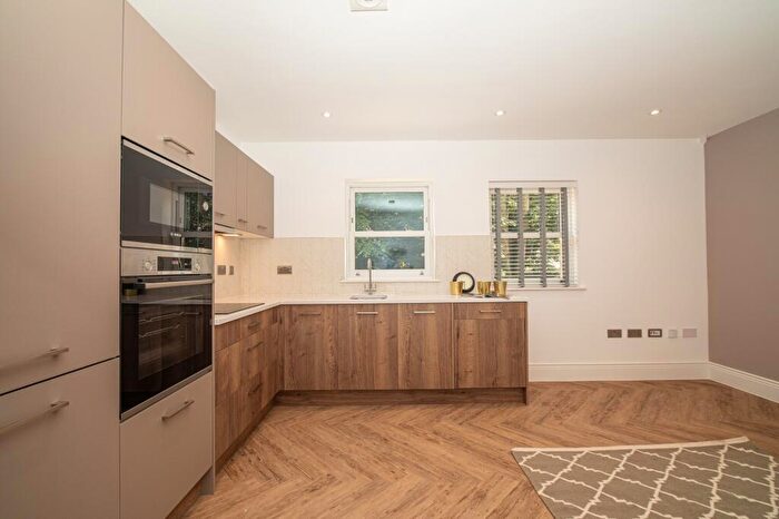 2 Bedroom Apartment To Rent In Apt - Burton Lea, Burton Crescent, Headingley, Leeds, LS6
