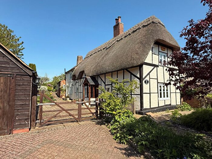 3 Bedroom Cottage For Sale In Main Street, Maids Moreton, MK18