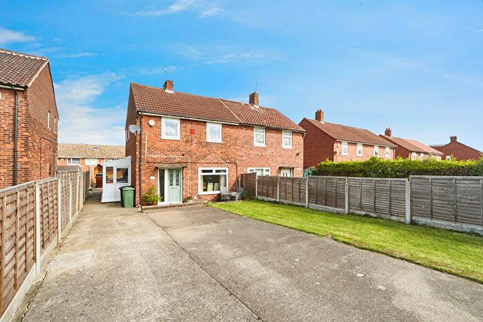 2 Bedroom Semi-Detached House For Sale In Ganners Way, Leeds, LS13