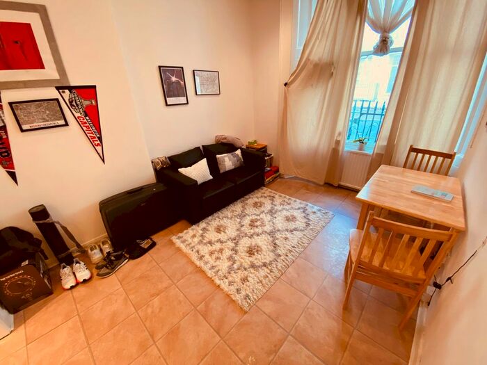 1 Bedroom Flat To Rent In Gloucester Terrace, Lancaster Gate, W2