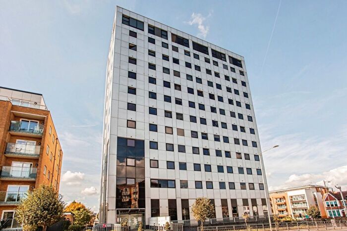 2 Bedroom Flat For Sale In Highbanks, Southchurch Avenue, Southend-On-Sea, Essex, SS1