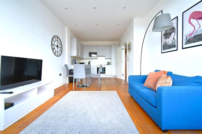 1 Bedroom House To Rent In Slough, SL2