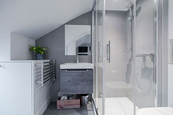 3 Bedroom Terraced House For Sale In Lillian Road, London, SW13