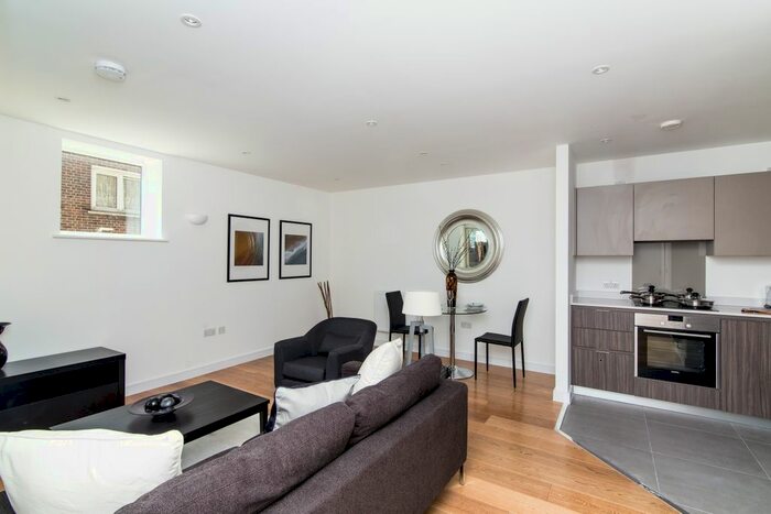 1 Bedroom Flat To Rent In Sotherby Court, Bethnal Green, London, London, E2