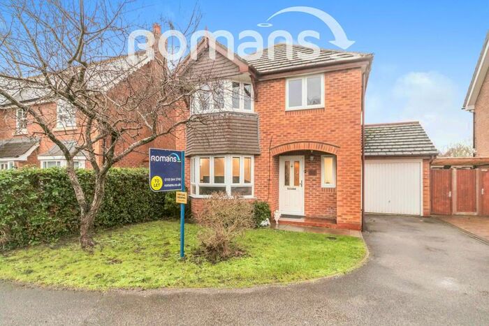 4 Bedroom Detached House To Rent In Hurricane Way, Woodley, RG5