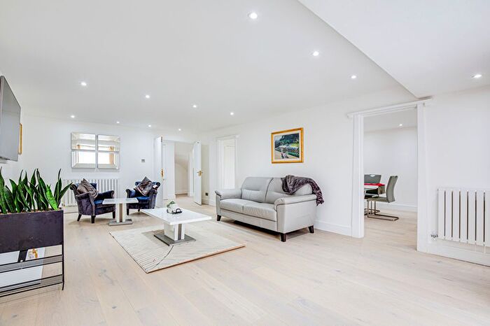 4 Bedroom End Of Terrace House To Rent In Brondesbury Park, London, NW6