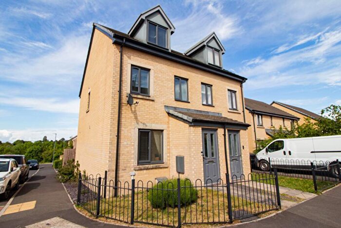 3 Bedroom House For Sale In Blackberry Road, Frome, BA11