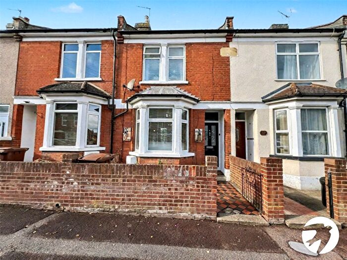 3 Bedroom Terraced House For Sale In Balfour Road, Chatham, Kent, ME4