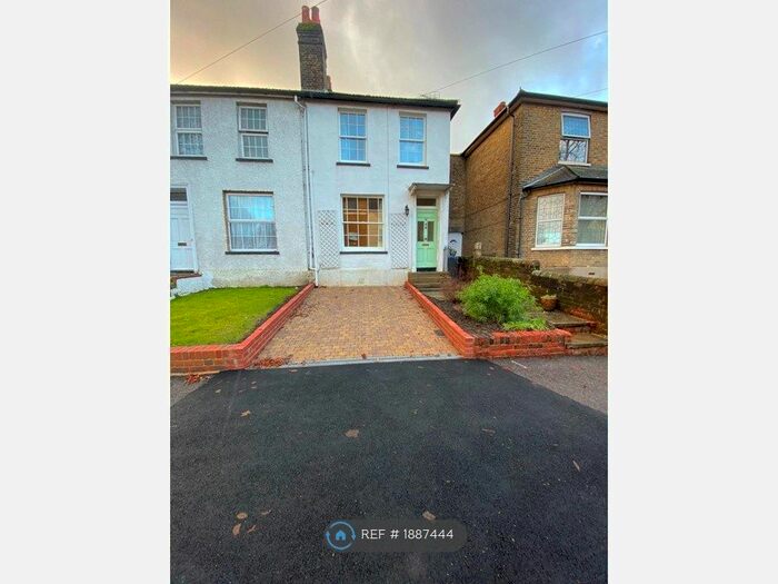 3 Bedroom Semi-Detached House To Rent In Eastworth Road, Chertsey, KT16