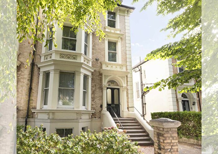 2 Bedroom Flat To Rent In Denmark Villas, Hove, BN3