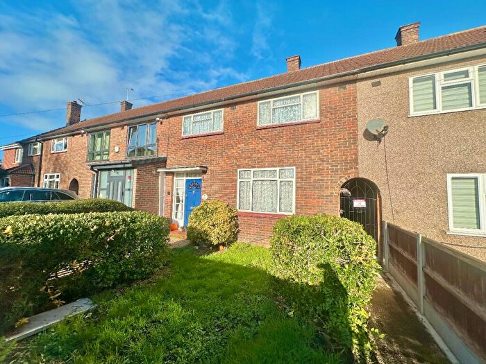 3 Bedroom Terraced House For Sale In Myrtle Road, Romford, RM3