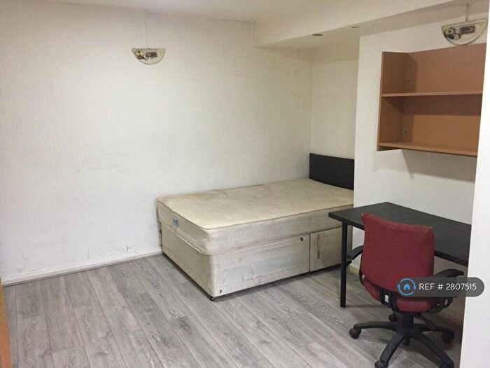 Studio To Rent In Claremont, Bradford, BD7