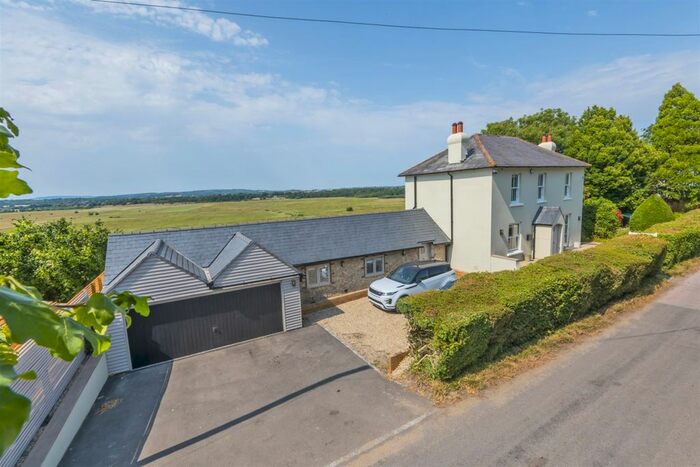 3 Bedroom Detached House For Sale In Rackham Road, Amberley, BN18