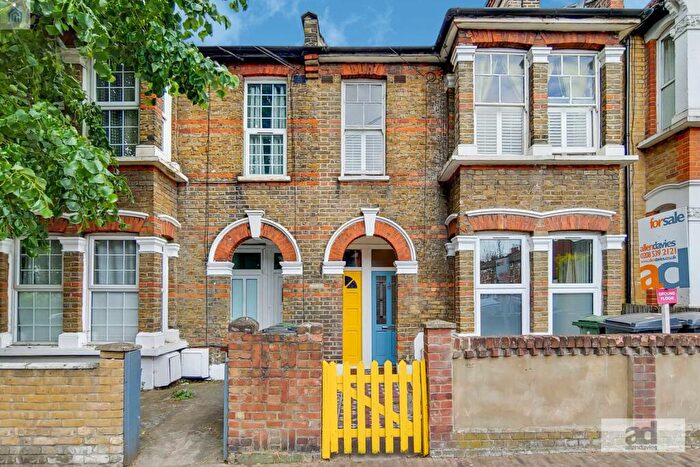 2 Bedroom Flat To Rent In Francis Road, Leyton, E10
