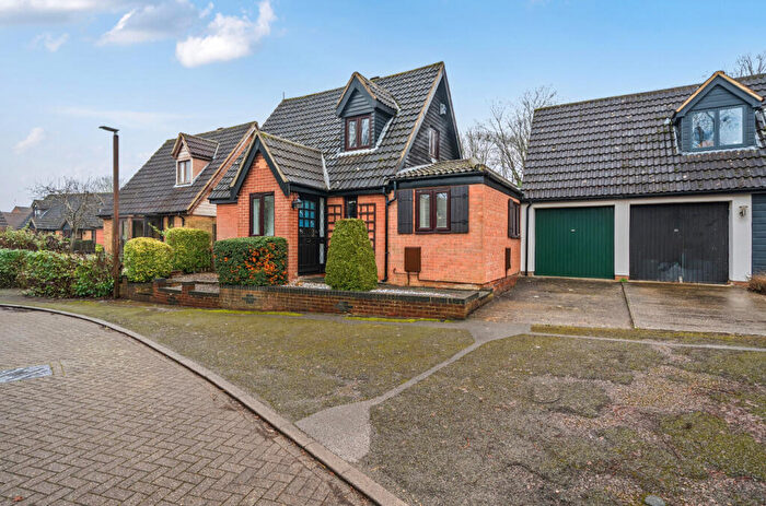 2 Bedroom Detached House For Sale In Caesars Close, Bancroft, Milton Keynes, MK13