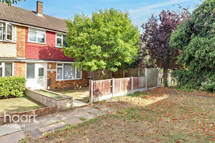 3 Bedroom End Of Terrace House For Sale In Morgan Way, Rainham, RM13