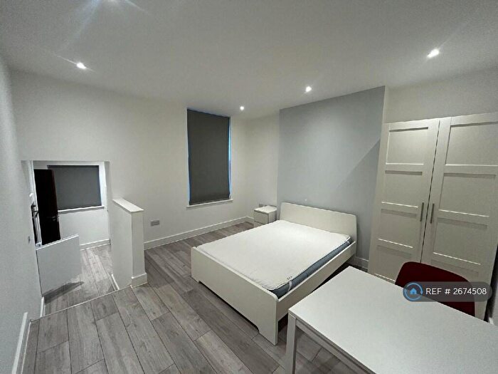 Studio To Rent In Mountview Road, London, N4