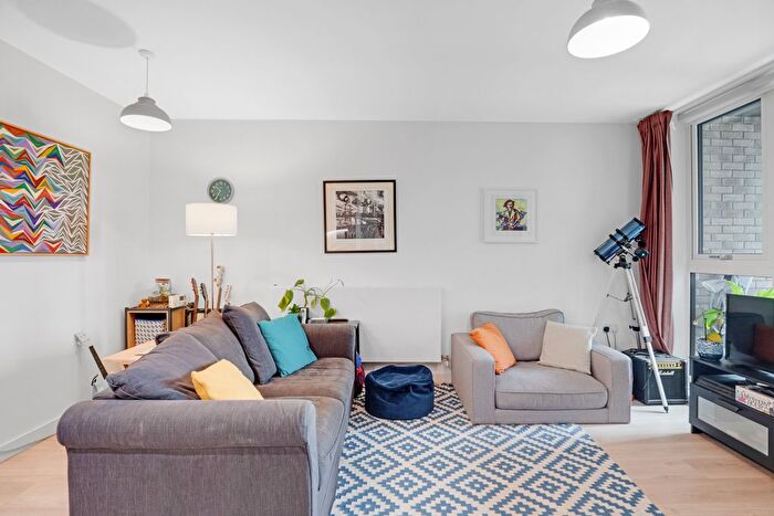 2 Bedroom Flat For Sale In Coster Avenue, London, N4