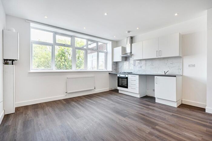 Flat To Rent In High Street, Sittingbourne, ME10
