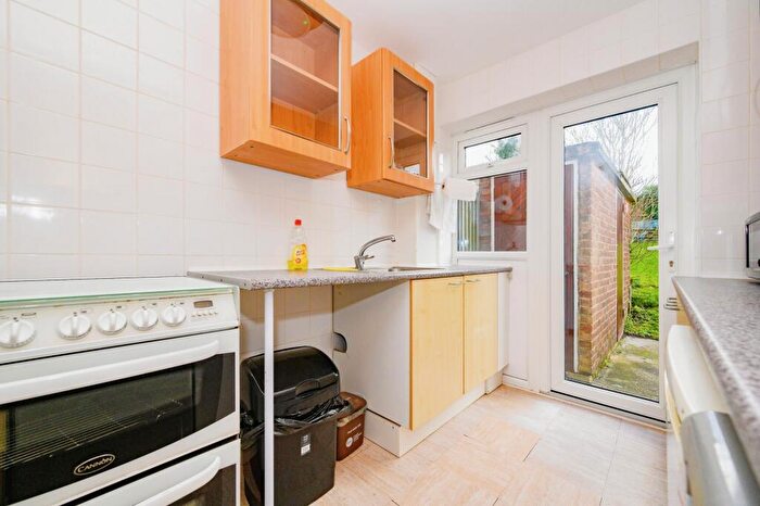 3 Bedroom Terraced House For Sale In Thornview Road, Houghton Regis, Dunstable, Bedfordshire, LU5