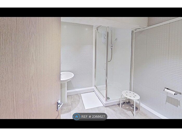 4 Bedroom Terraced House To Rent In Beechwood Terrace, Leeds, LS4