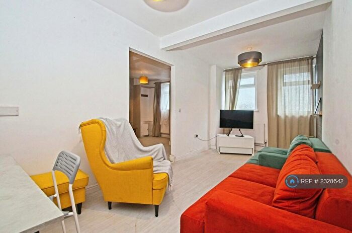 3 Bedroom Terraced House To Rent In Llewellyn Street, Pentre, CF41