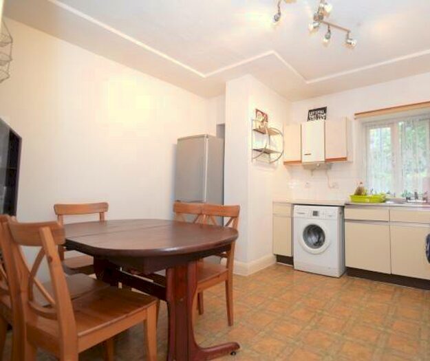 4 Bedroom Flat To Rent In New North Road, Islington, London, N1