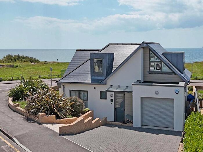 3 Bedroom Detached House To Rent In Dalmeny Road, Hengistbury Head, Bournemouth, BH6