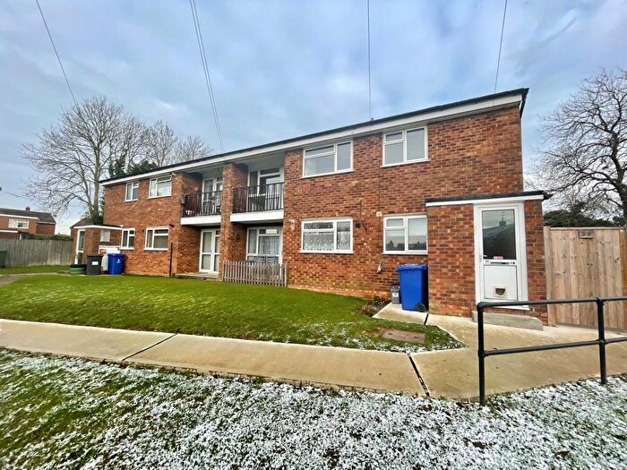 2 Bedroom Maisonette To Rent In North Way, Deanshanger, MK19