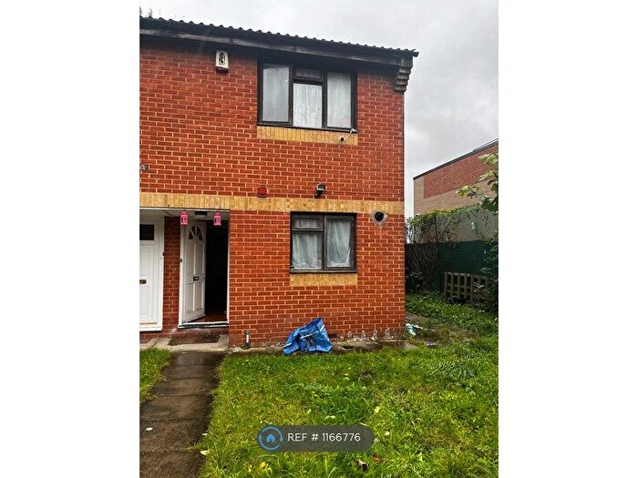 2 Bedroom Semi-Detached House To Rent In Cambridge Close, London, NW10