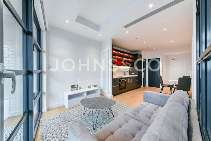 Flat To Rent In Bridgewater House, Lookout Lane, London, E14