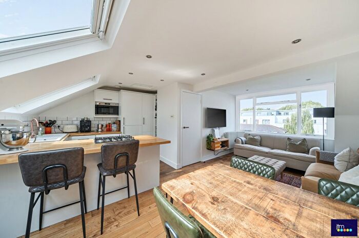 2 Bedroom Flat For Sale In St. John's Villas, N19