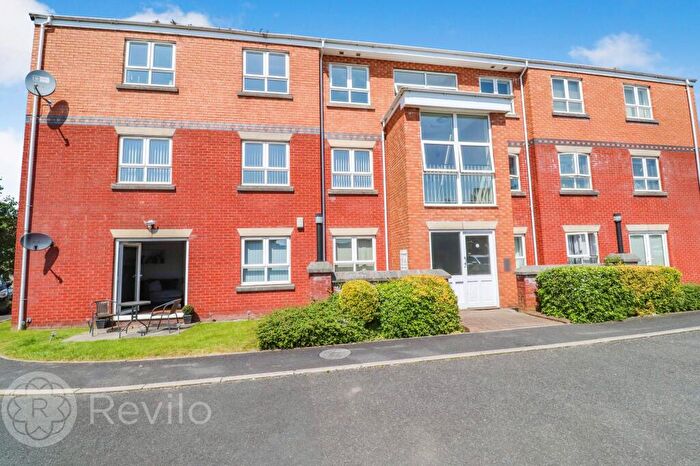 2 Bedroom Flat To Rent In Skiddaw Close, Middleton, M24
