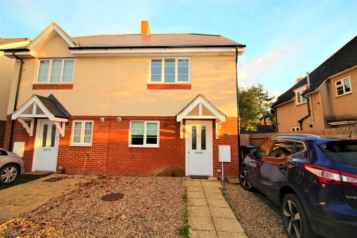 3 Bedroom Semi-Detached House To Rent In Clarkes Road, Hatfield, AL10